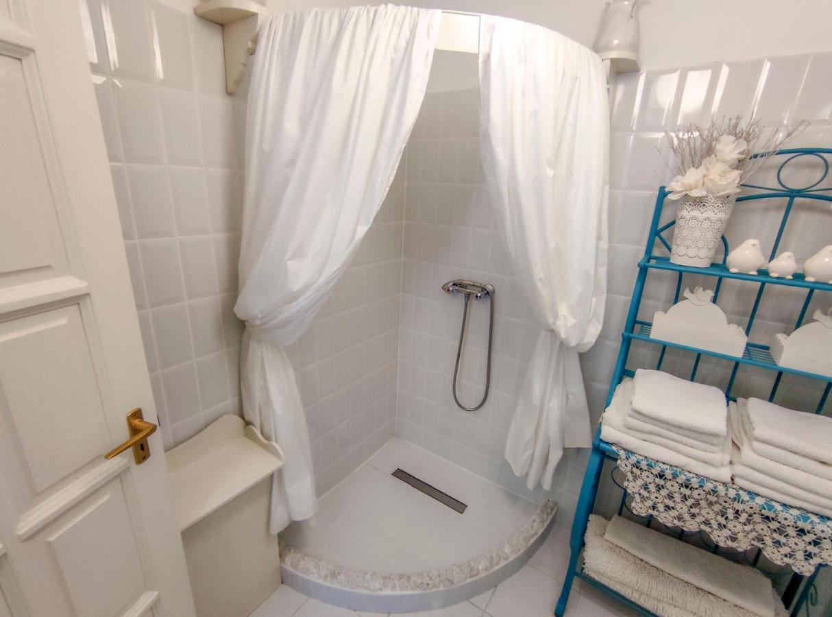 Feher Tulipan Apartman Hotel Debreţin Exterior foto