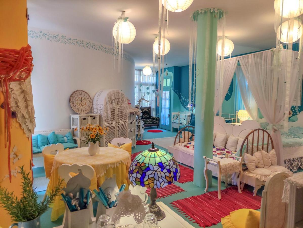 Feher Tulipan Apartman Hotel Debreţin Exterior foto