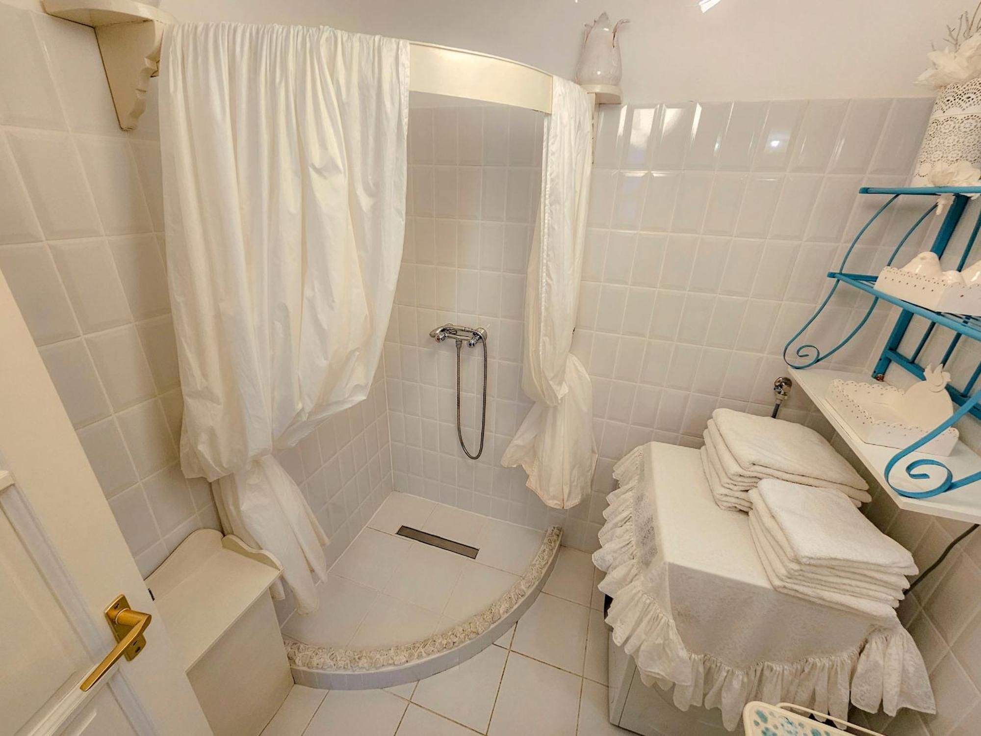Feher Tulipan Apartman Hotel Debreţin Exterior foto